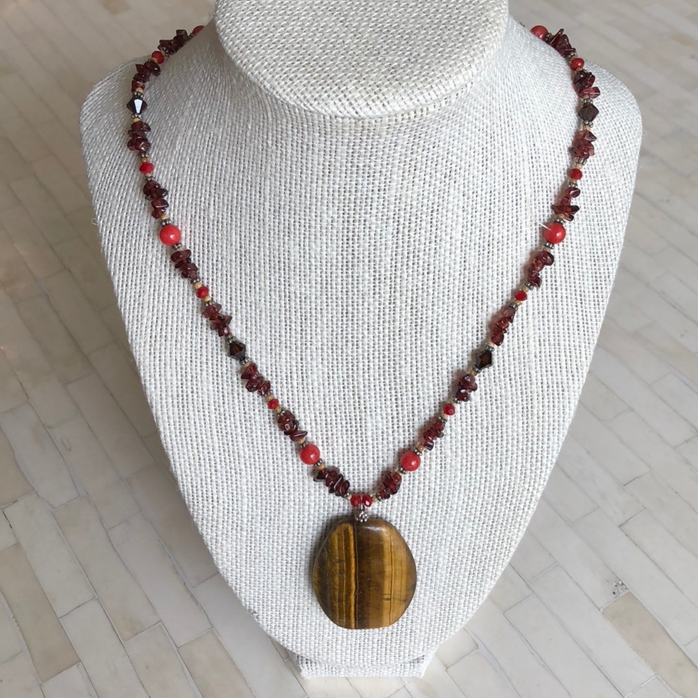 Beautiful tiger-eye beaded necklace - NWOT